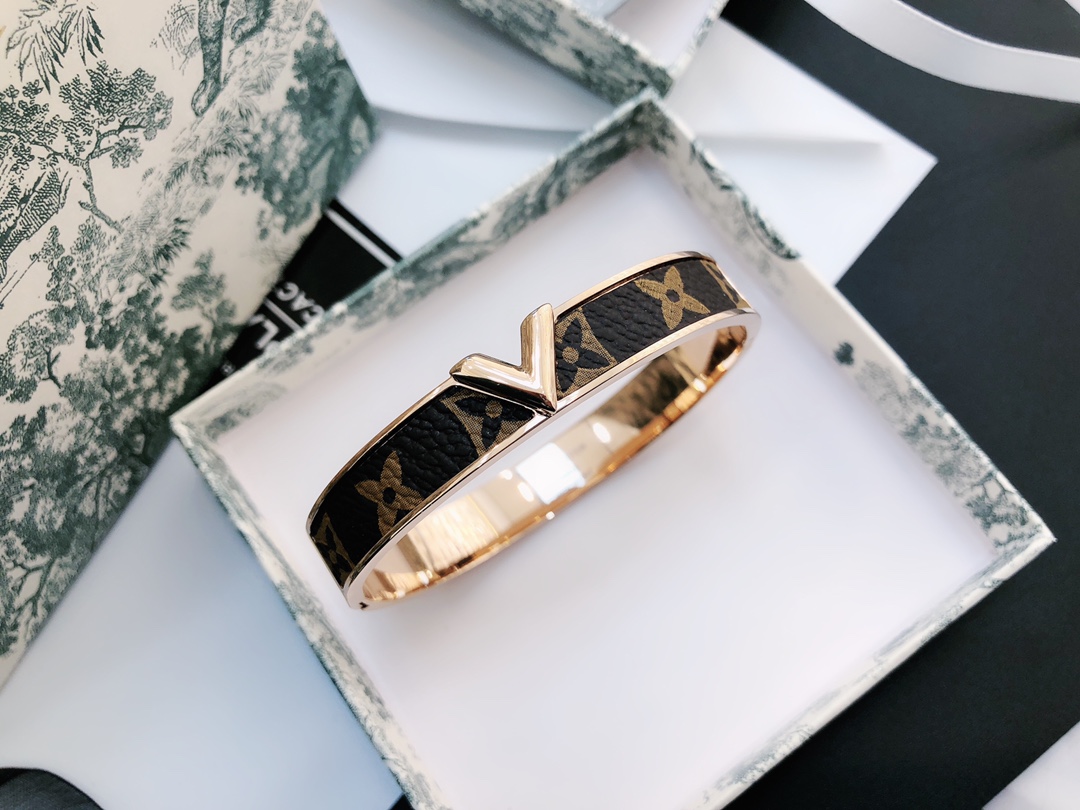 S064 LV bracelet 106263