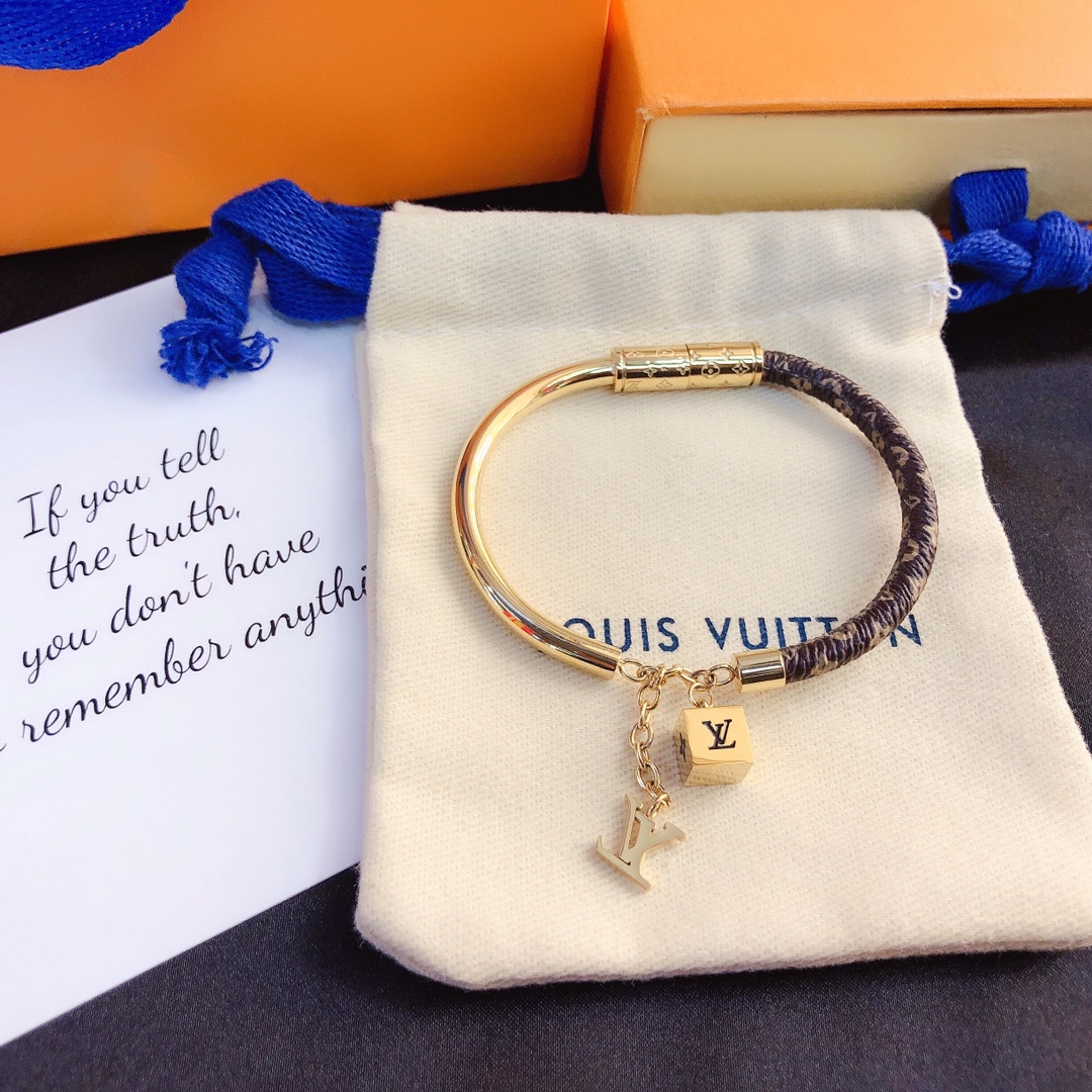 S123    LV Bracelet 106266