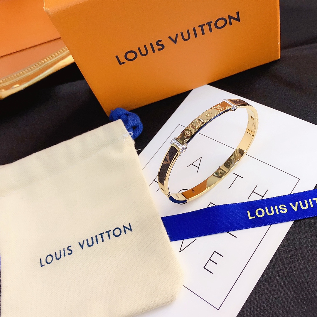 S111    LV Bracelet 106269