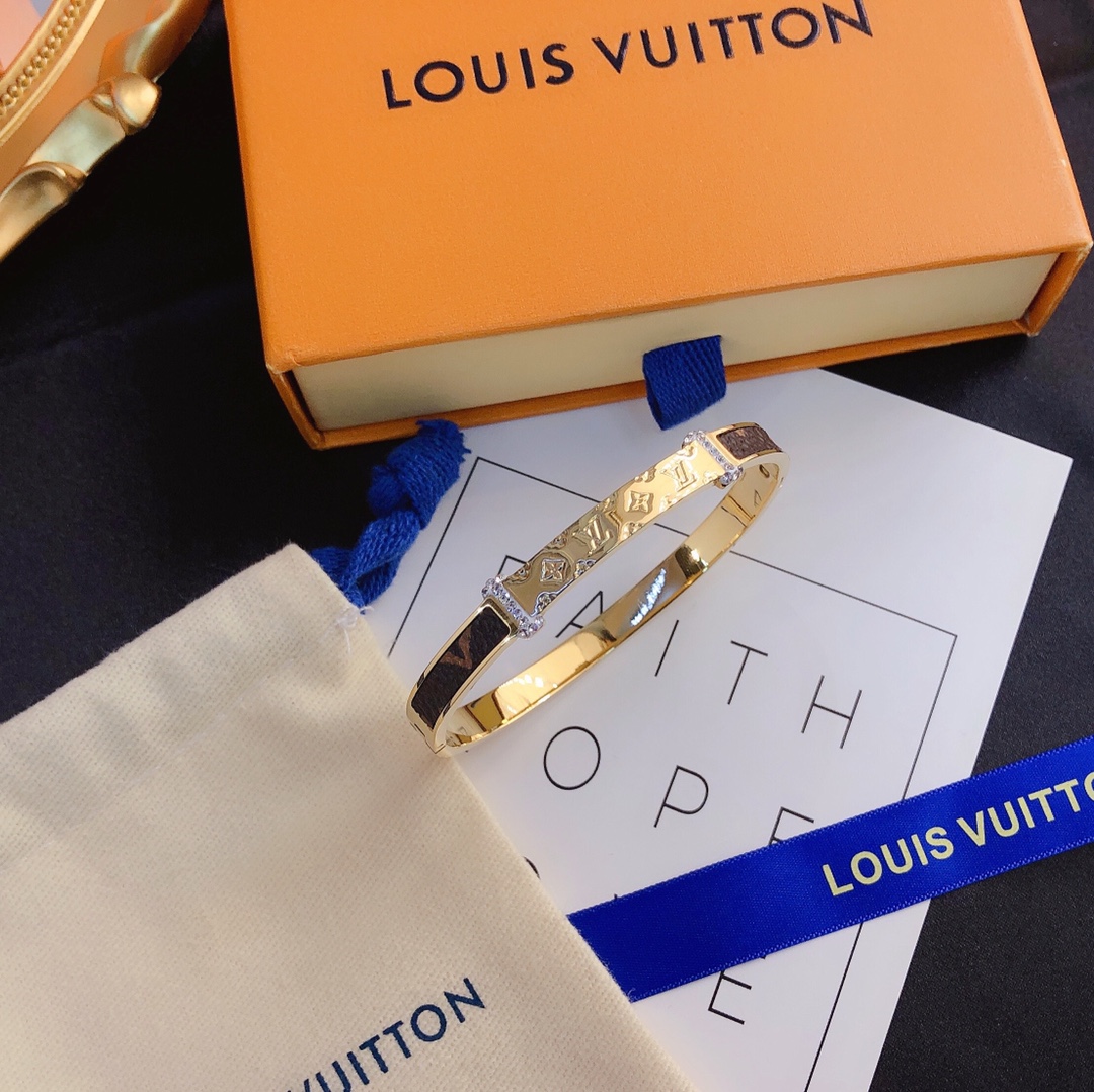 S111    LV Bracelet 106269