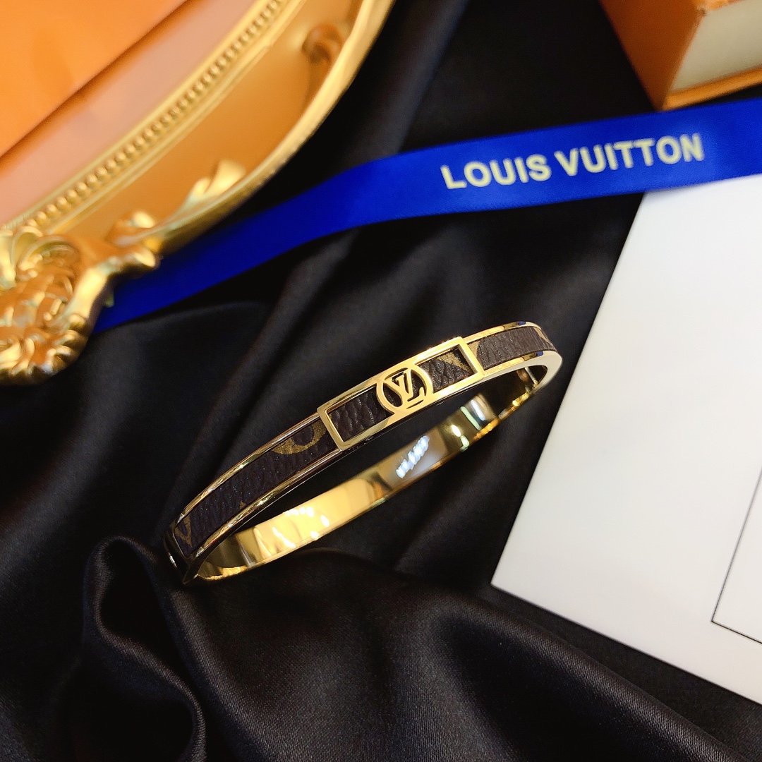 S104    LV Bracelet 106271