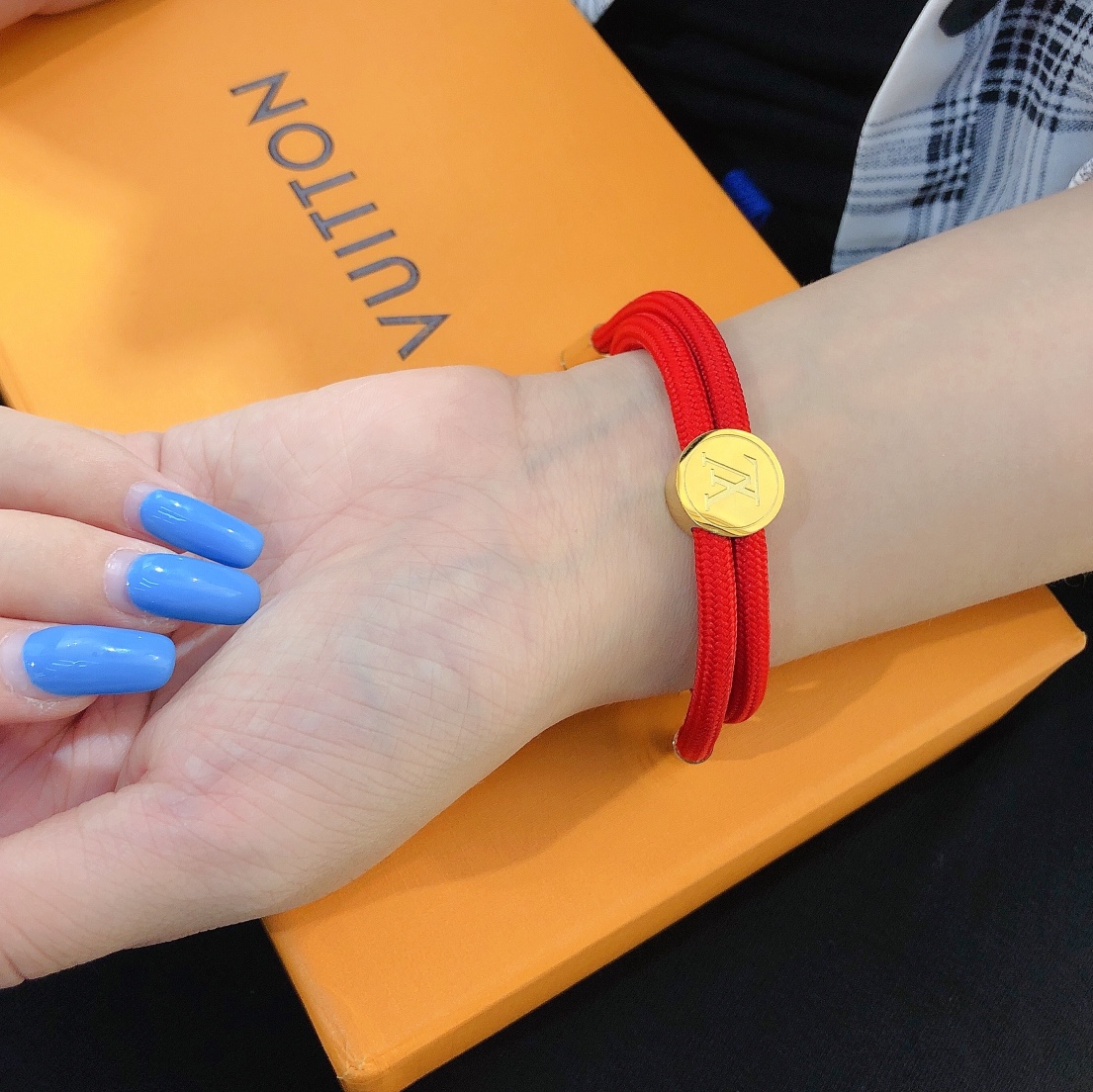 LV Bracelet 106286