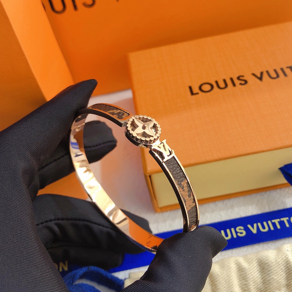 LV bracelet 106344