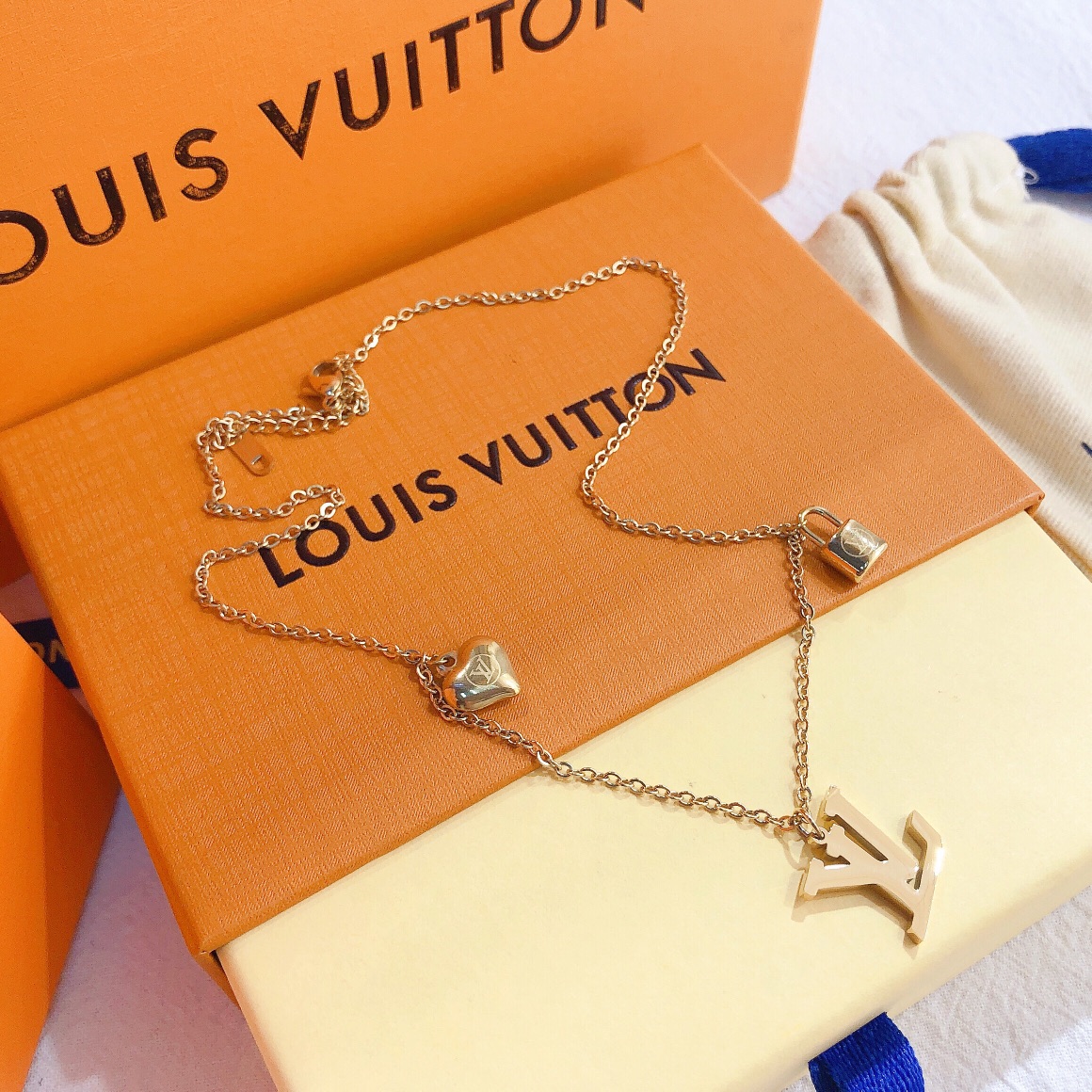 LV bracelet 106346