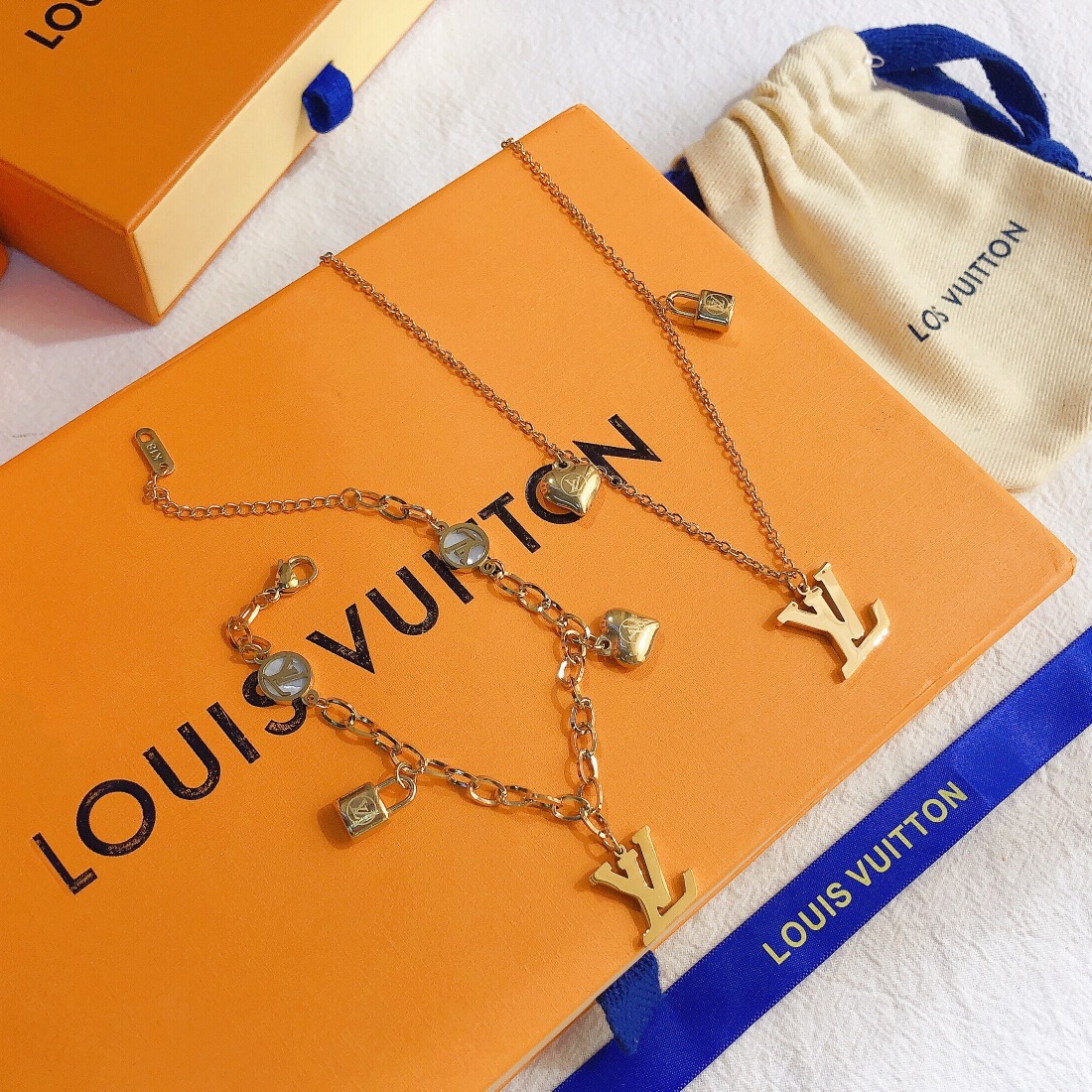 LV bracelet 106346