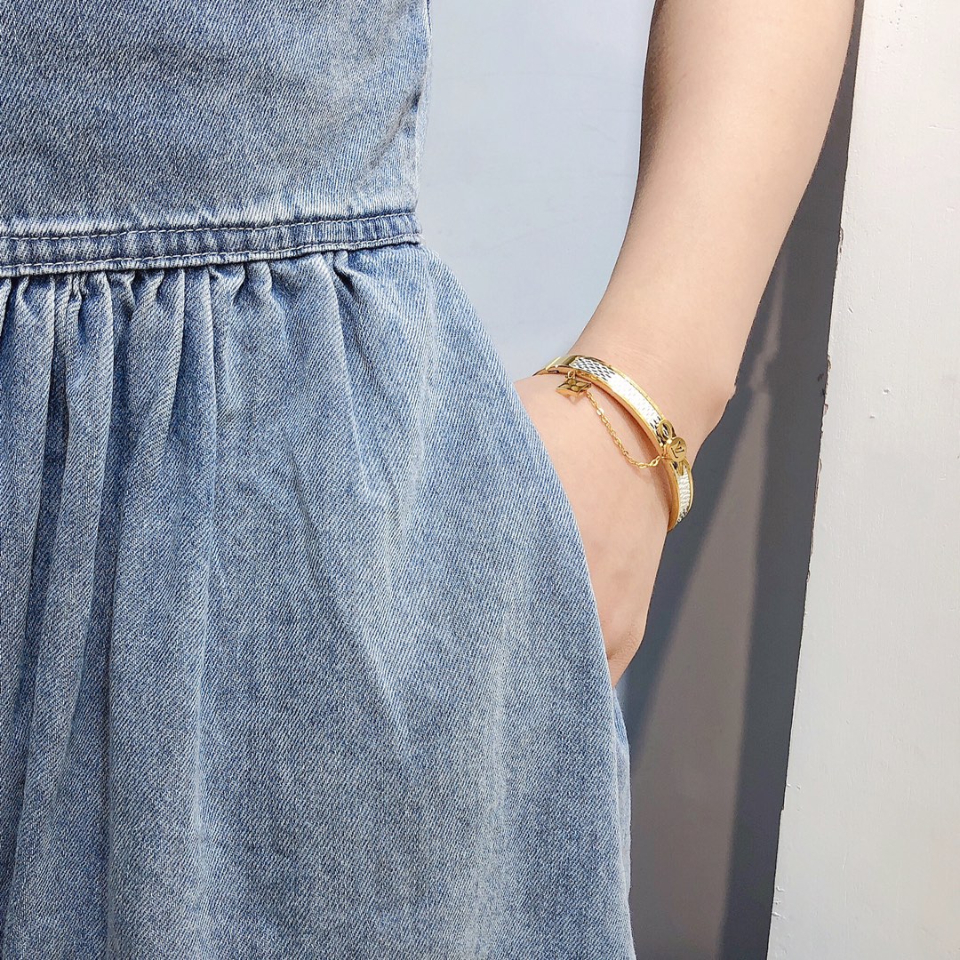 LV bracelet 106406