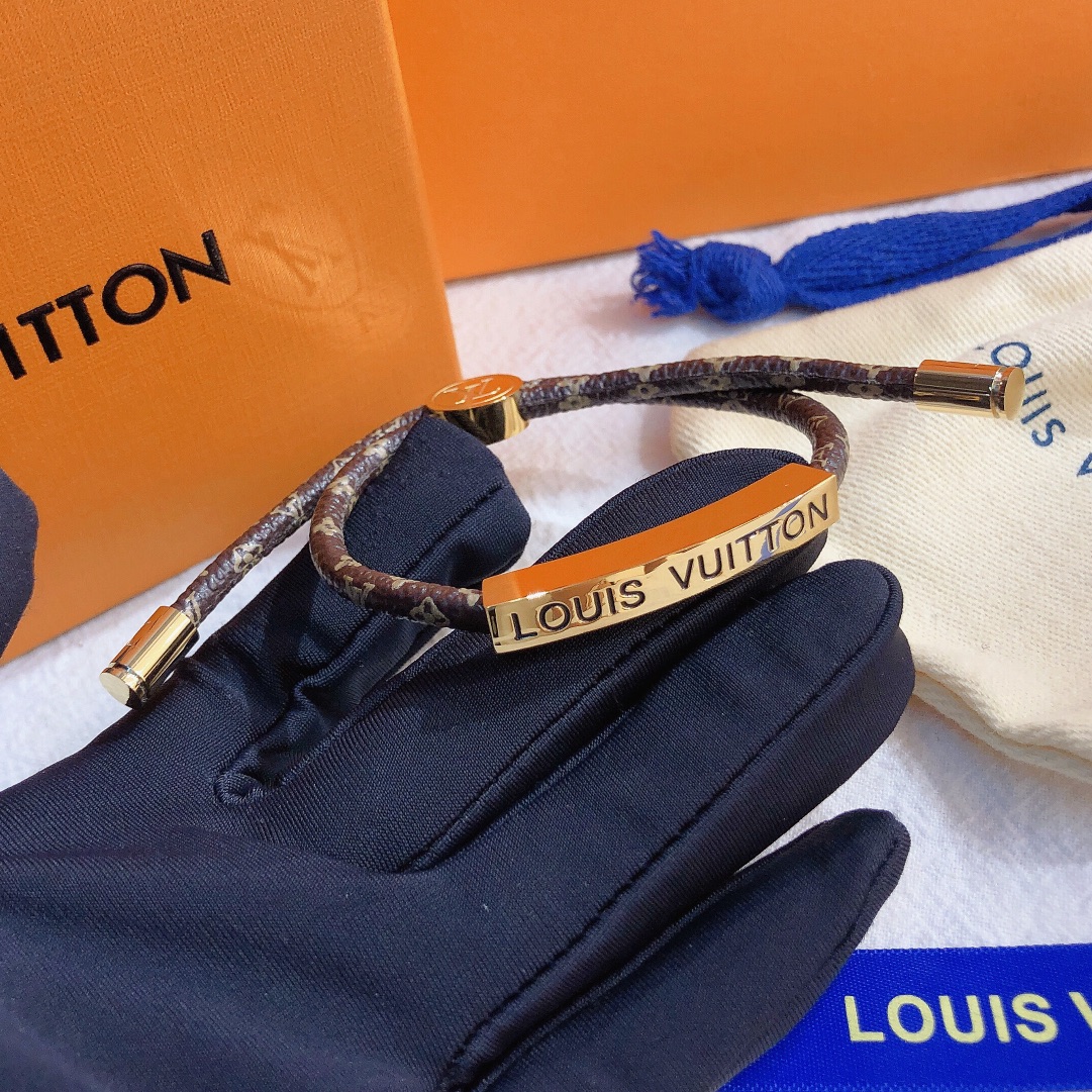 LV Leather bracelet 106471