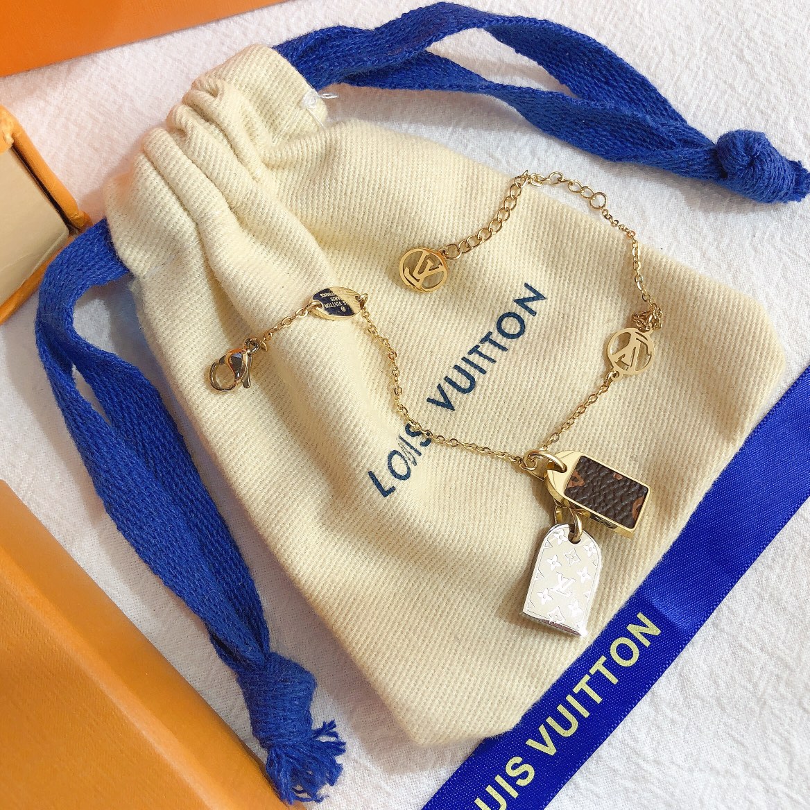 LV bracelet 106474