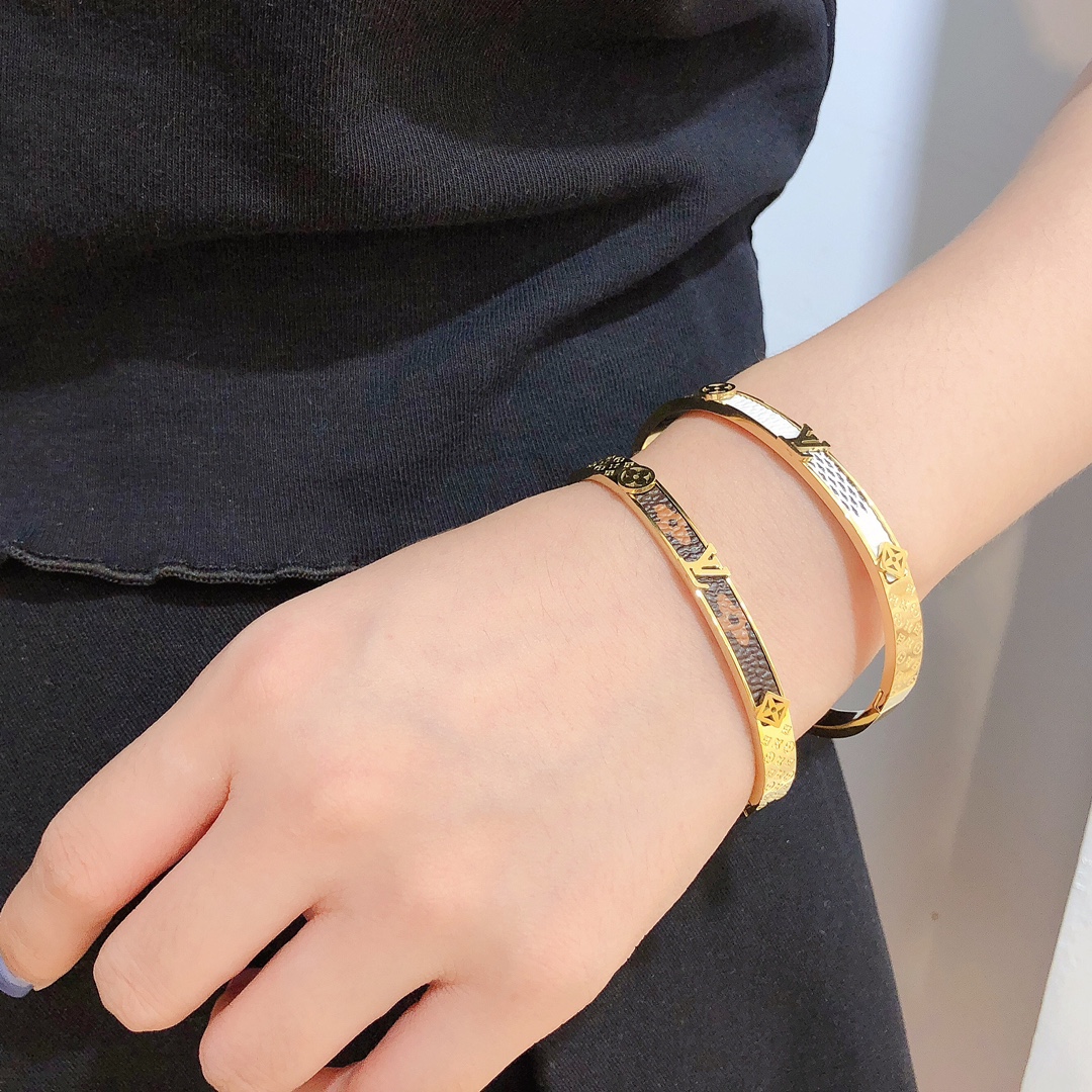 S235   LV Bracelet 106479