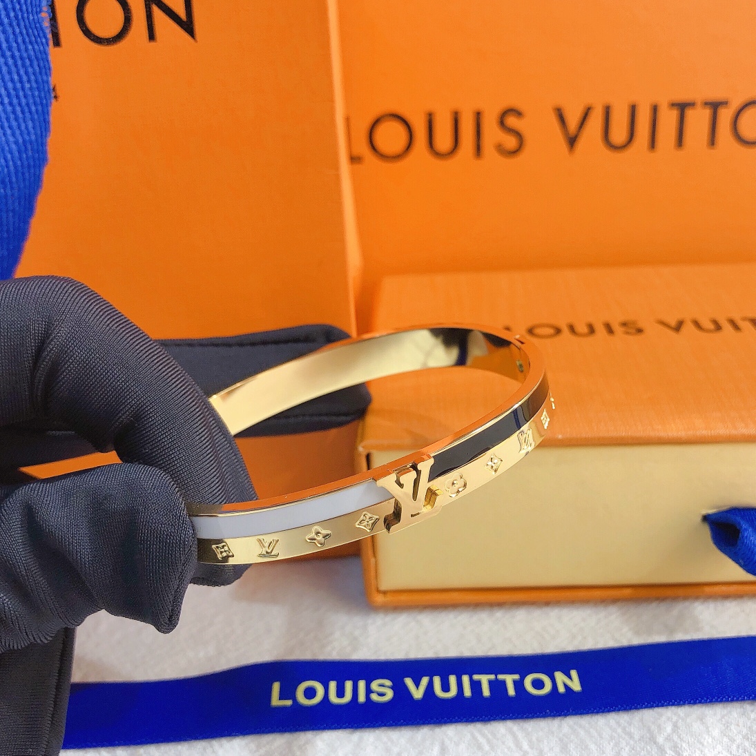 LV bracelet 106522