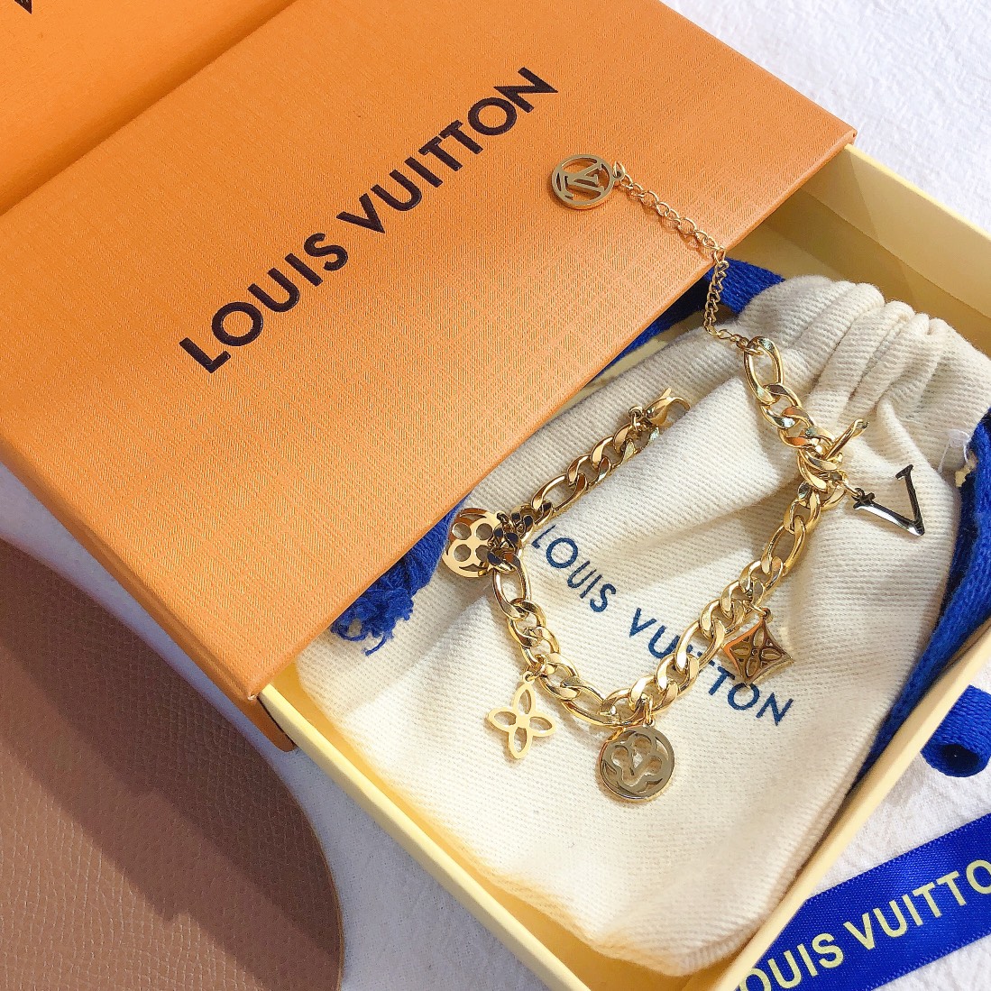 LV bracelet 106524