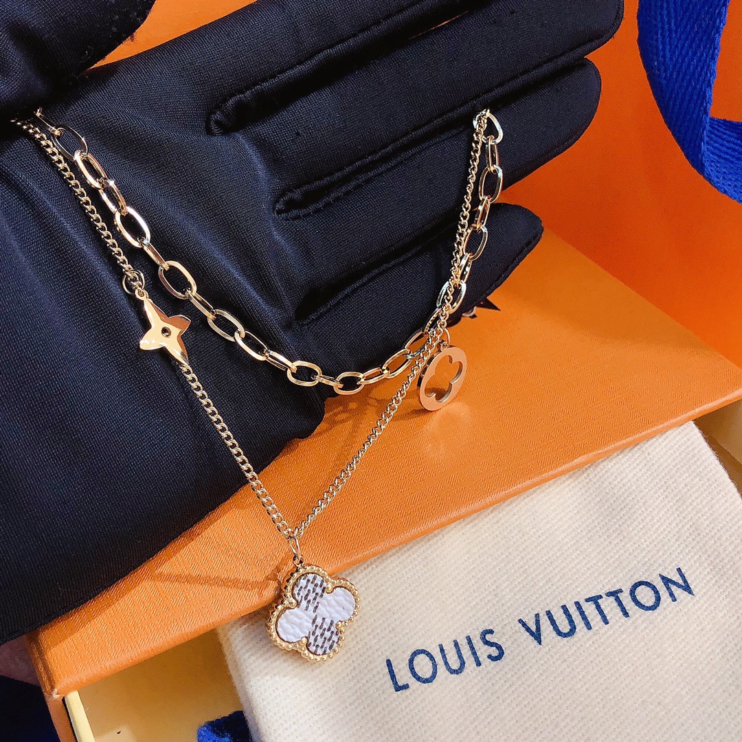 L090    LV Bracelet 106586