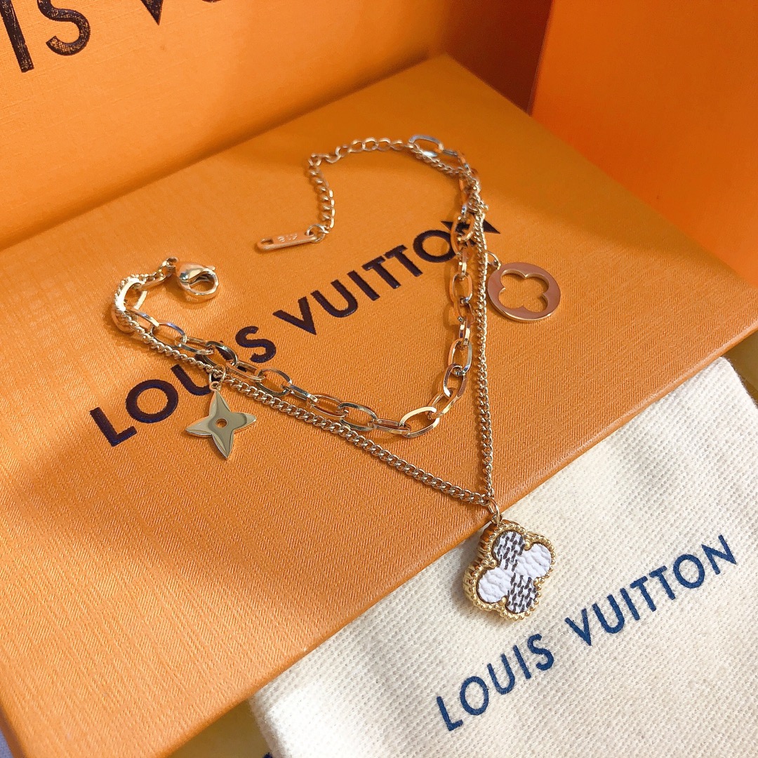L090    LV Bracelet 106586