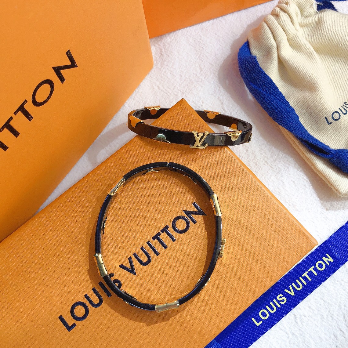 S239  LV Bracelet 106587