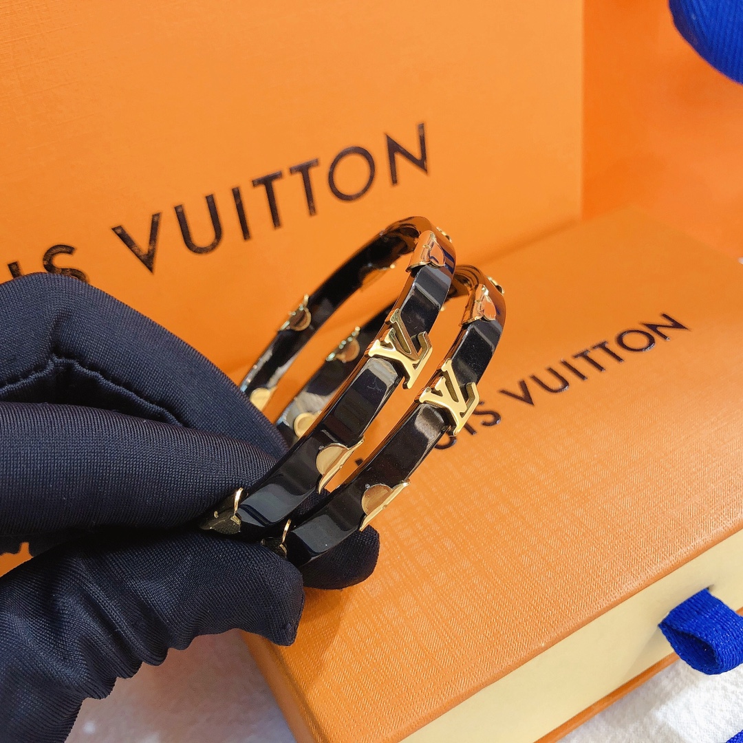 S239  LV Bracelet 106587