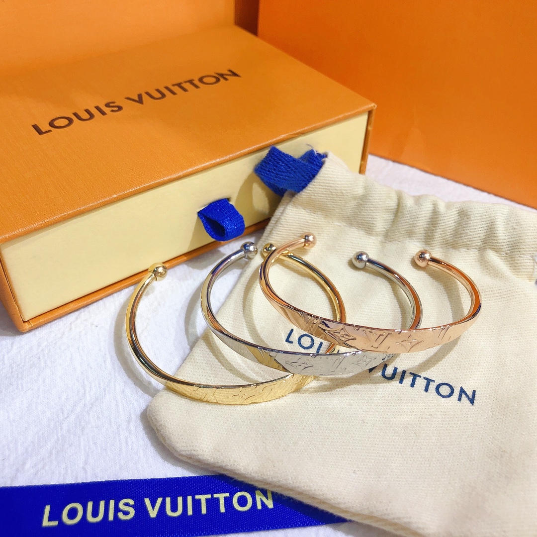 S240  LV Bracelet 106590