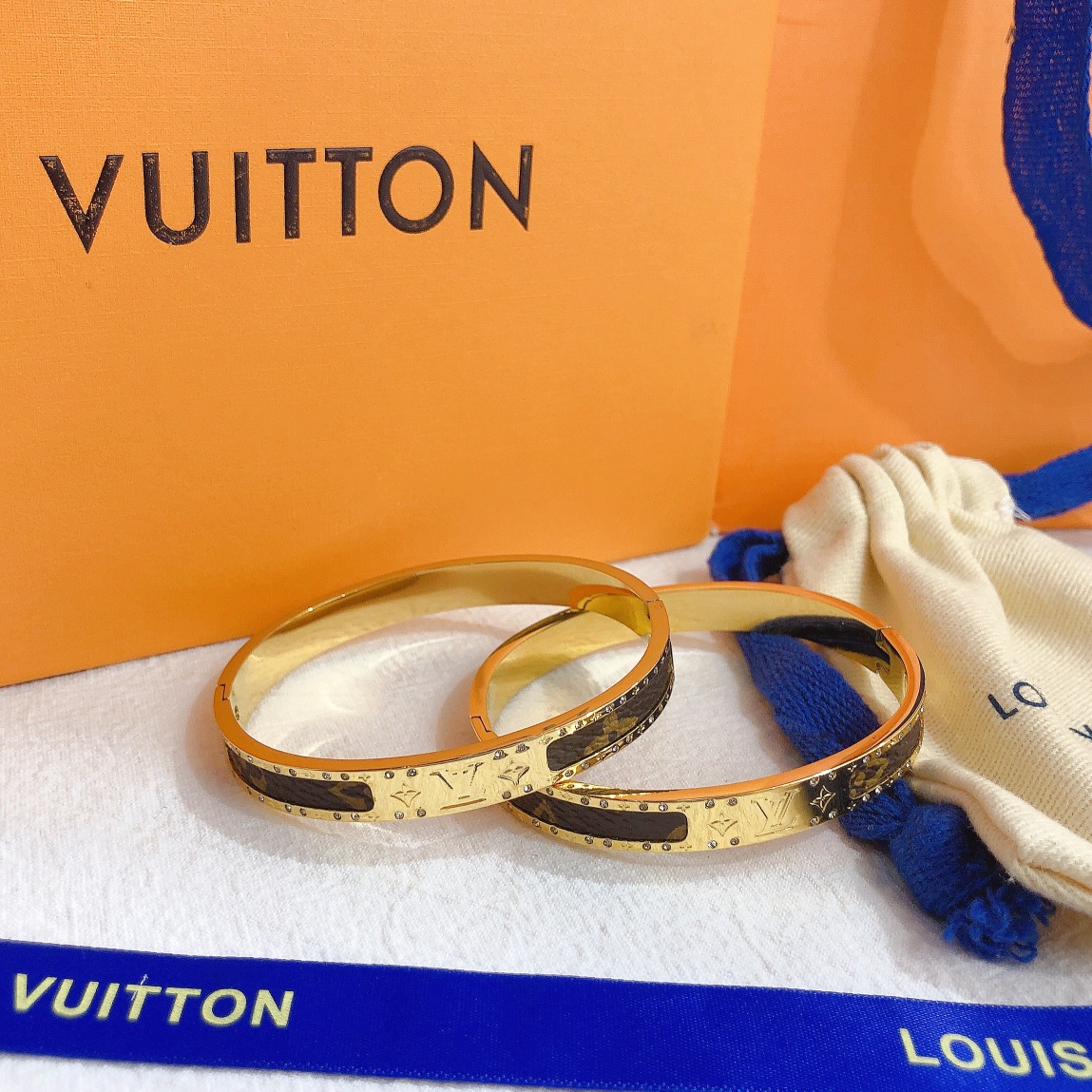 S243  LV Bracelet 106775