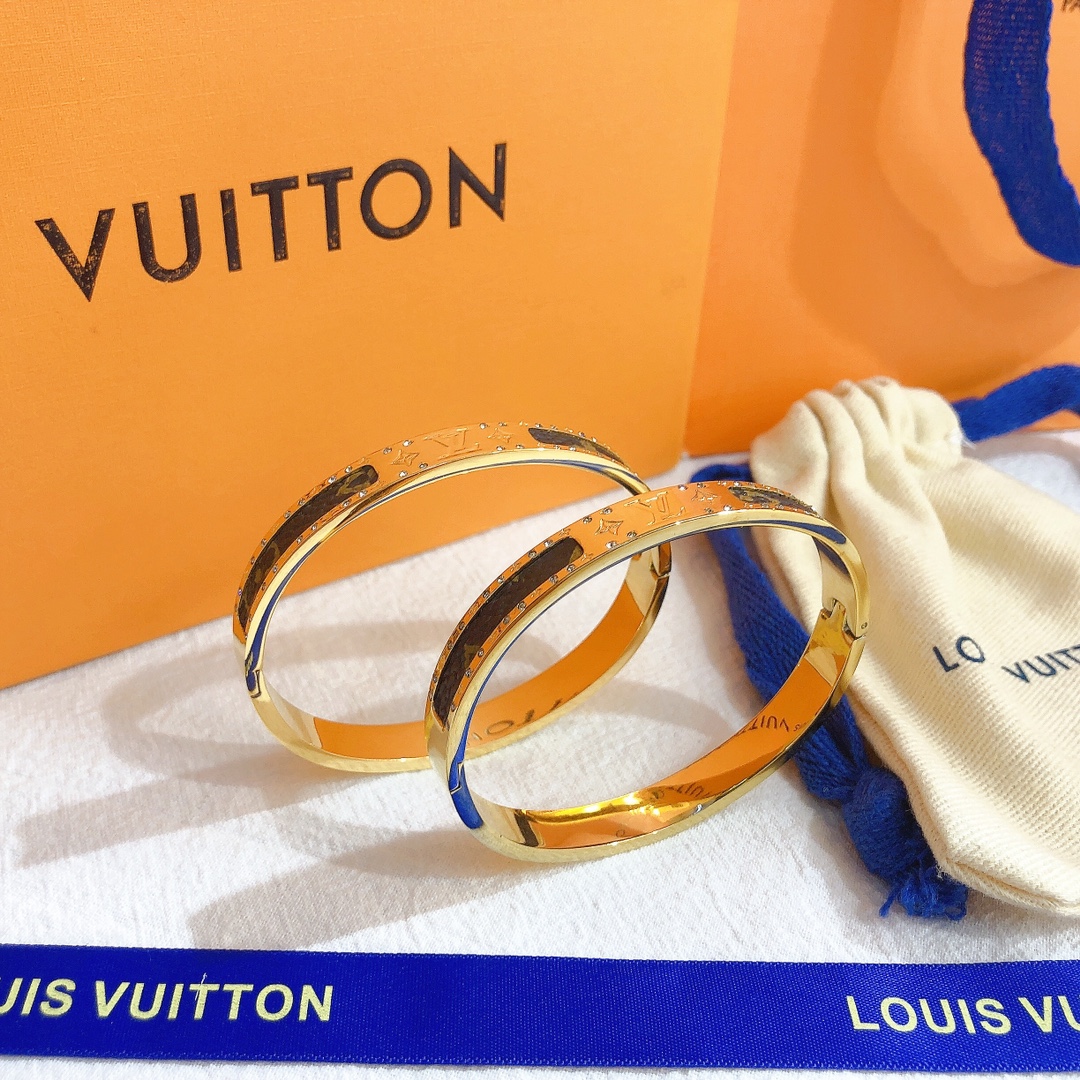 S243  LV Bracelet 106775