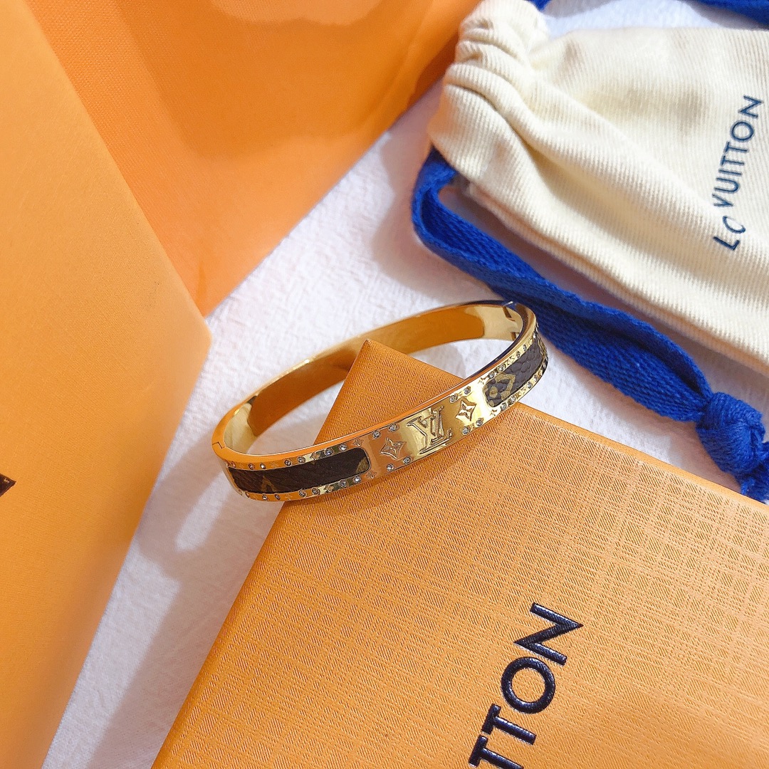 S243  LV Bracelet 106775