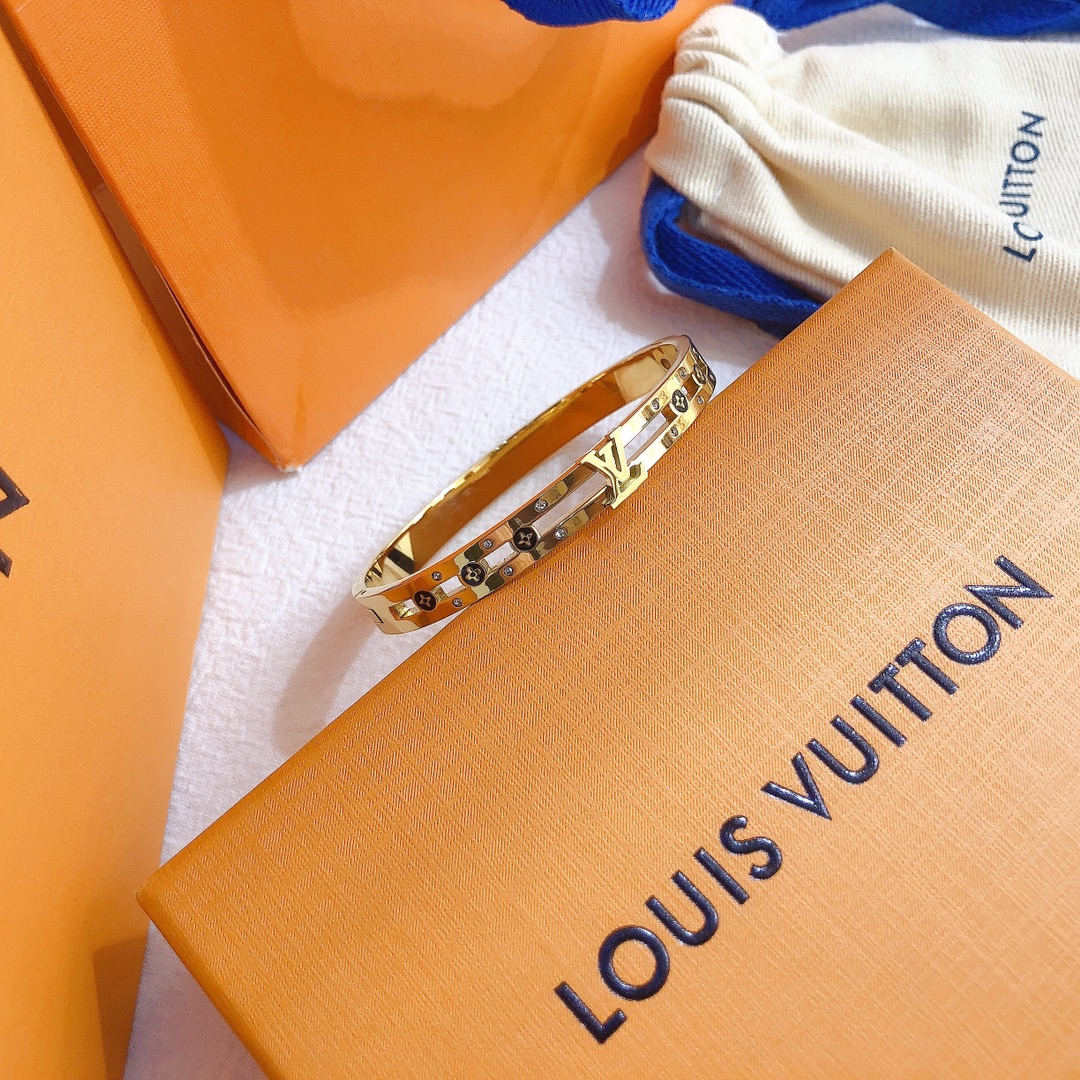S241   LV Bracelet 106773