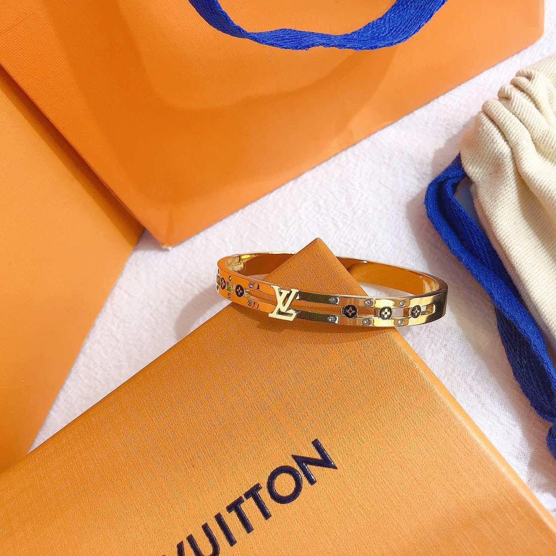 S241   LV Bracelet 106773