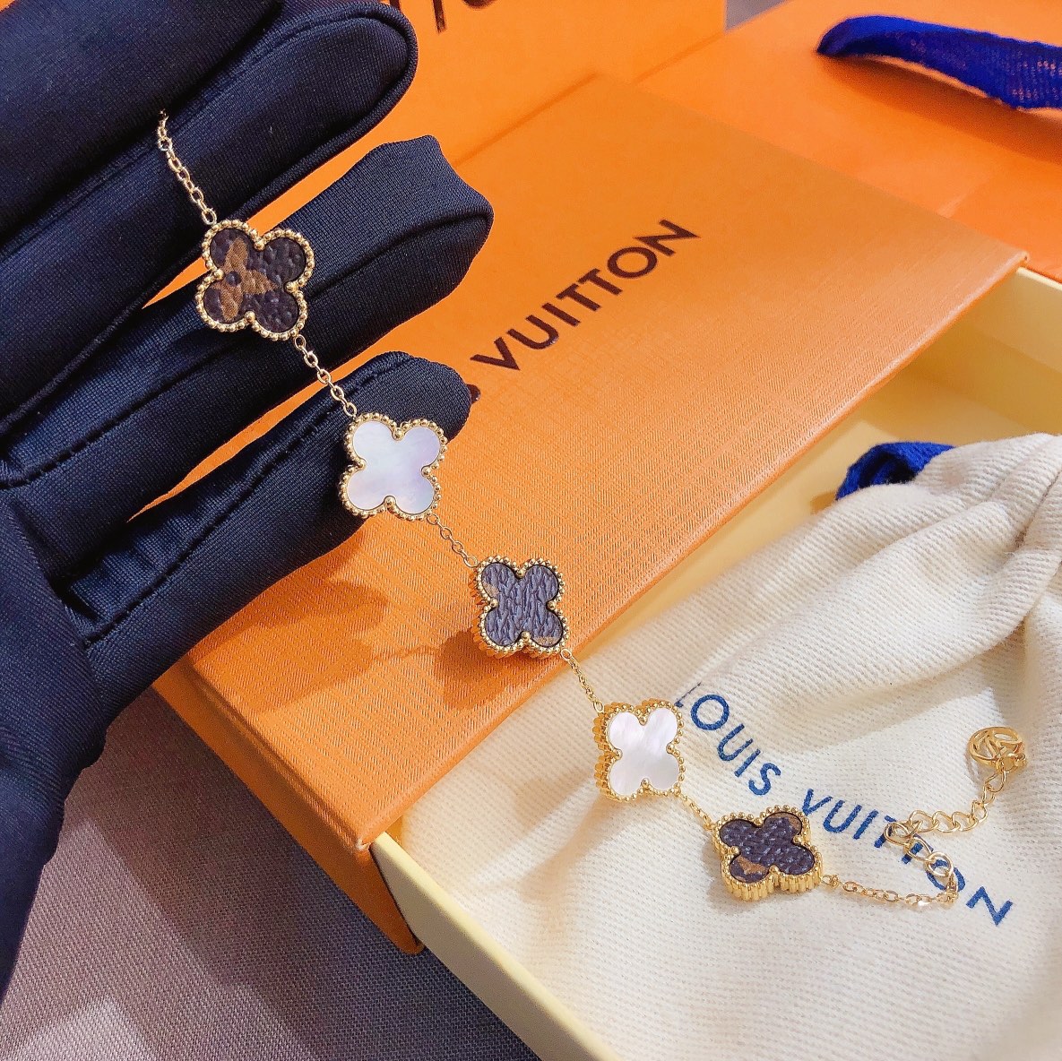 L092  LV Bracelet 106791