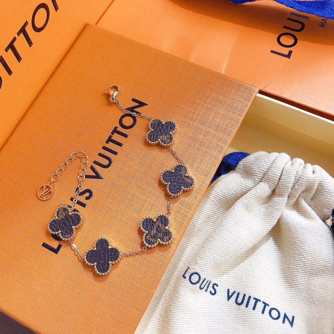 L093  LV Bracelet 106792