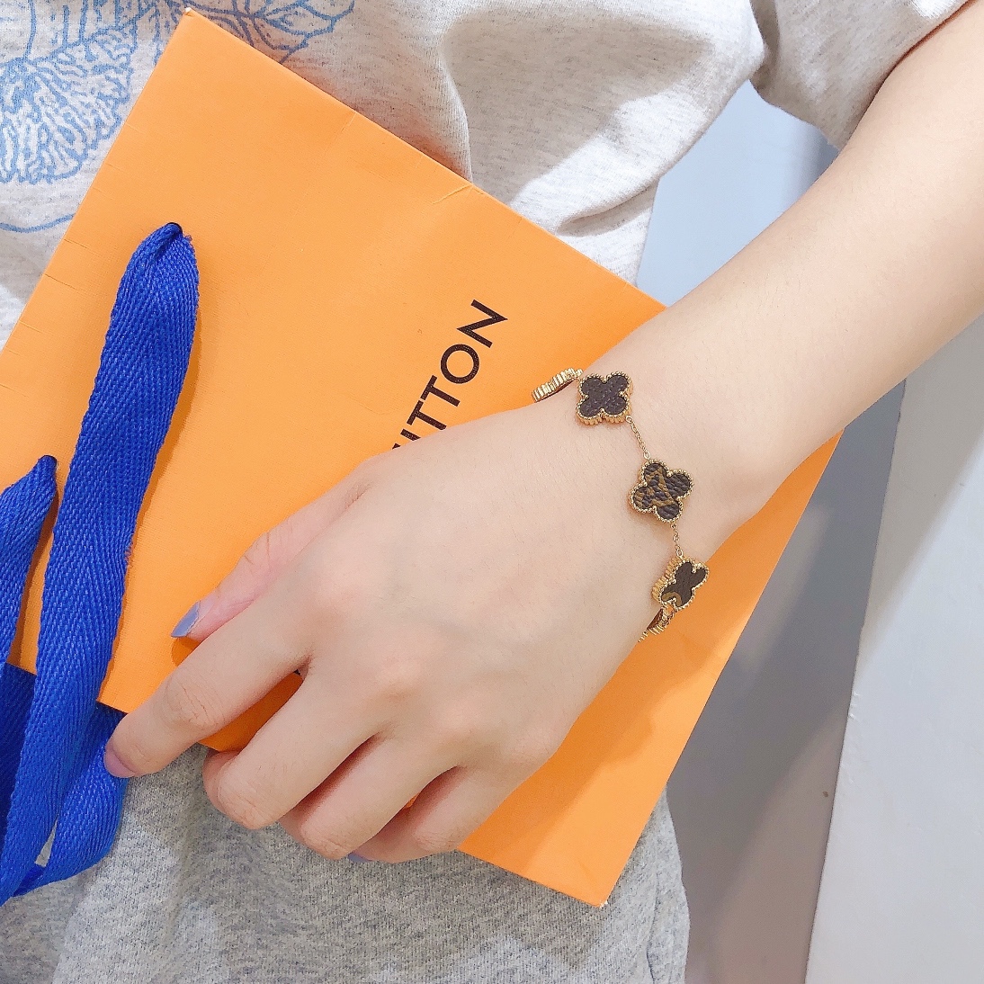 L093  LV Bracelet 106792