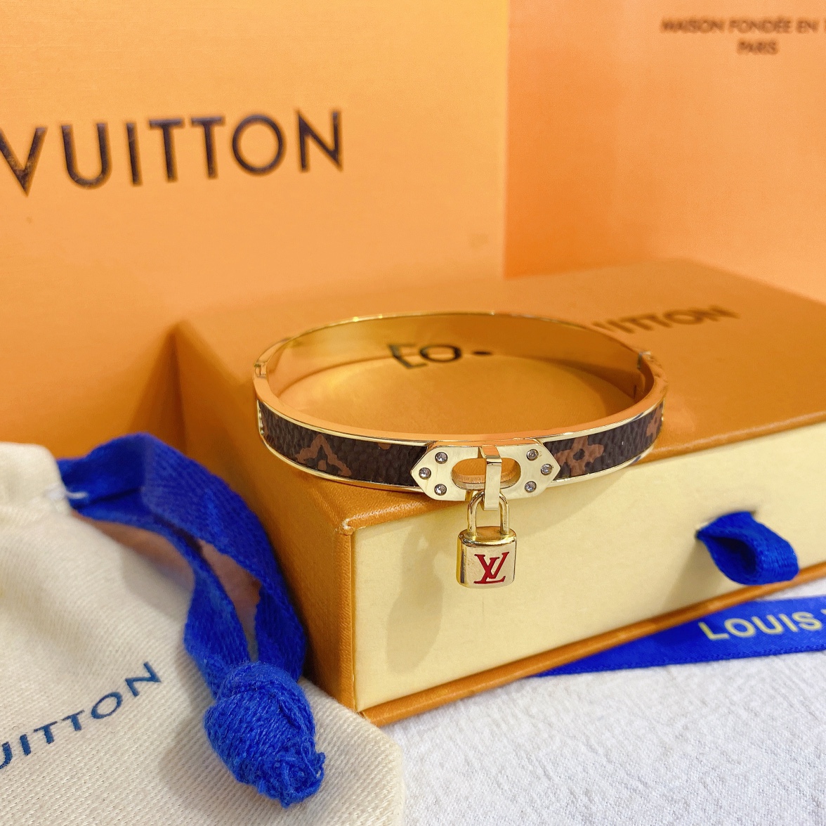 LV bracelet 106810