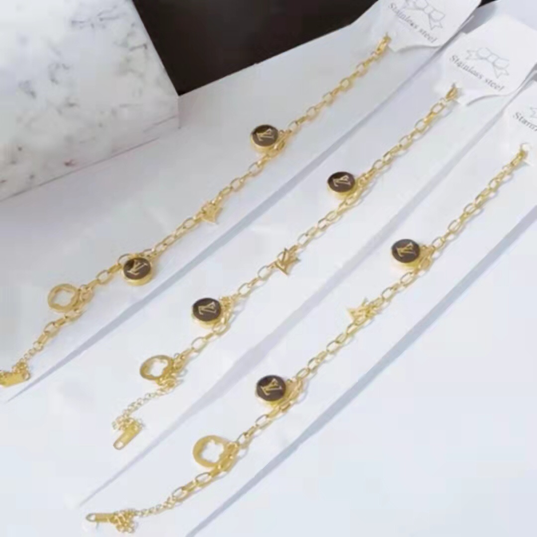 LV Bracelet 106815