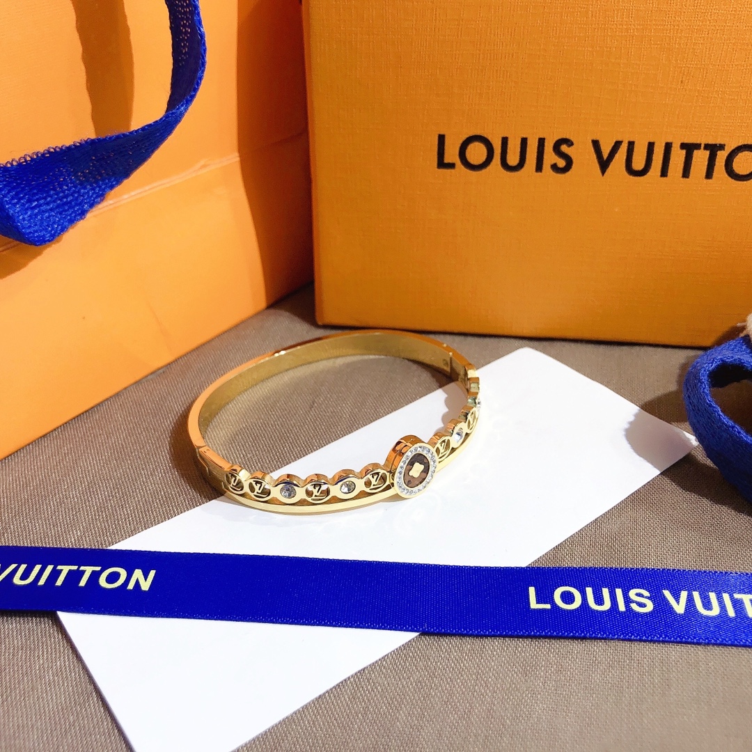 S251     LV Bracelet 106916
