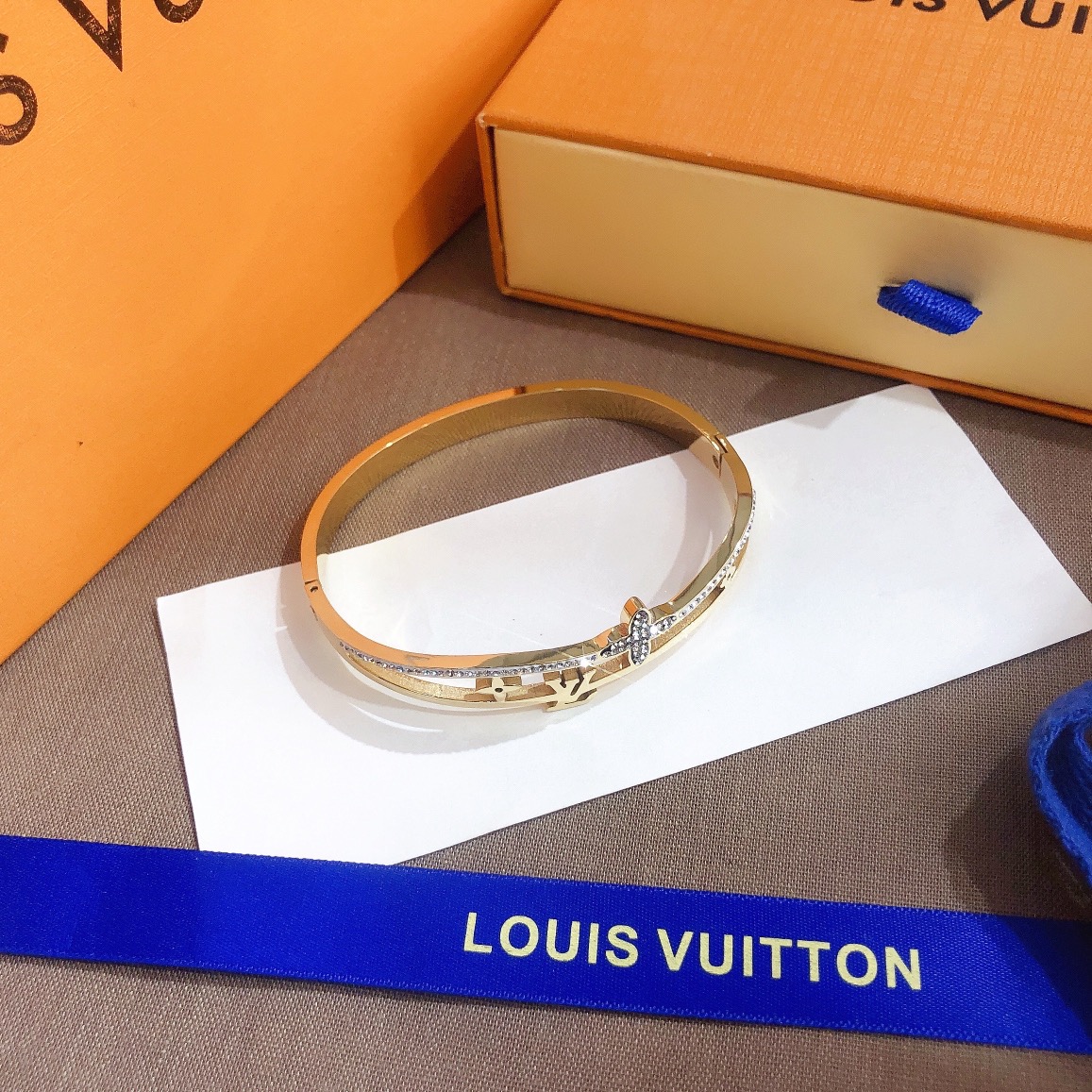 S252     LV Bracelet 106918