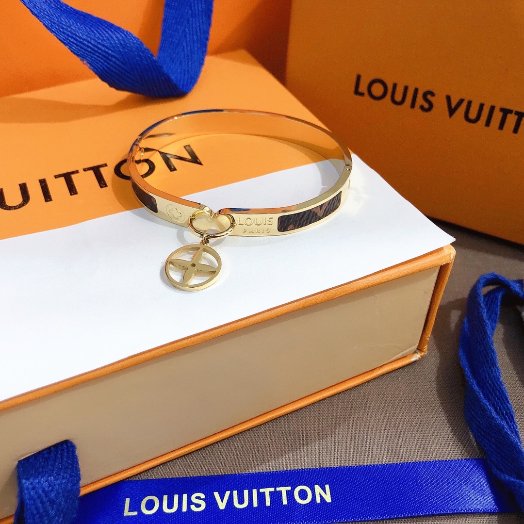 S254   LV Bracelet 106930