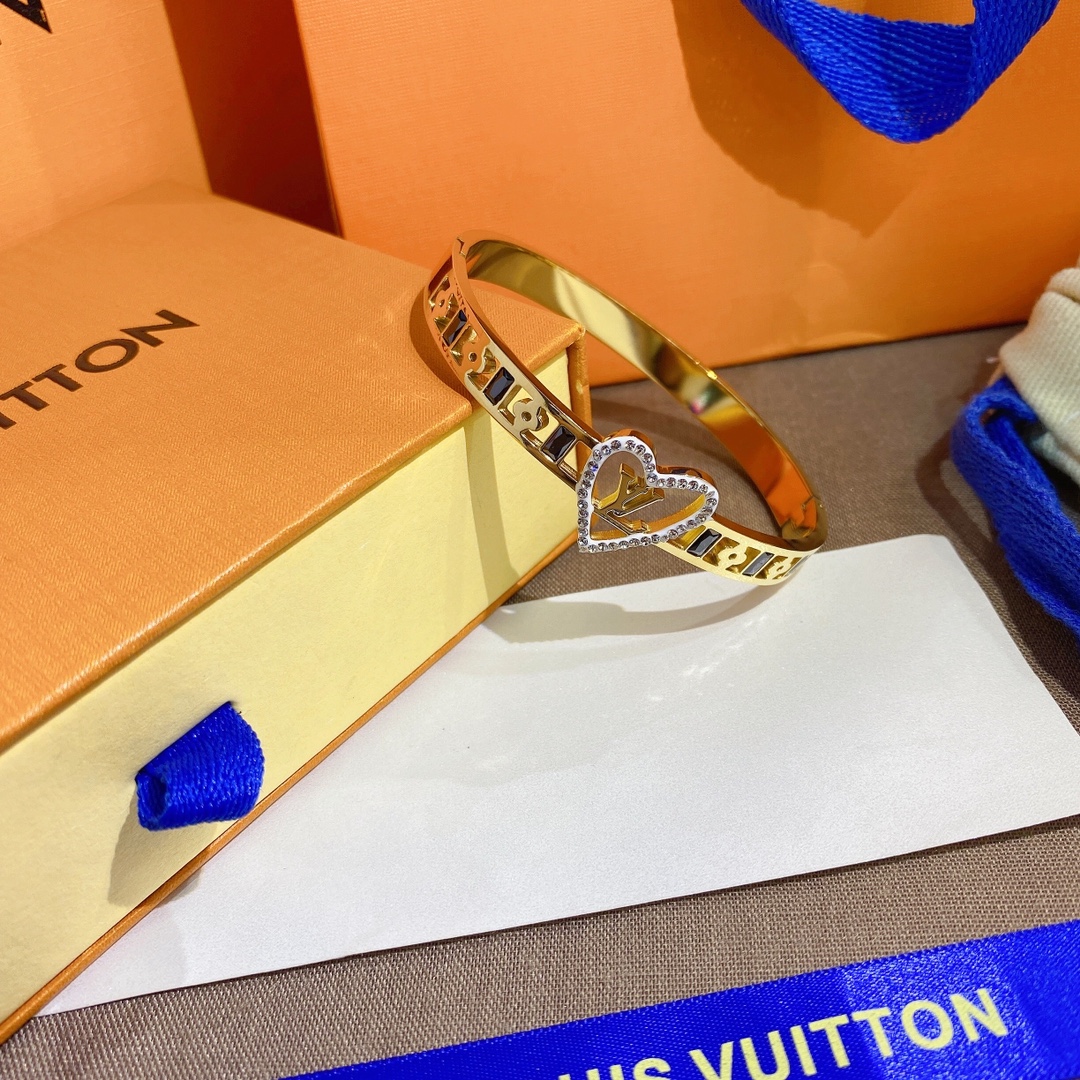 S255   LV bracelet 106933