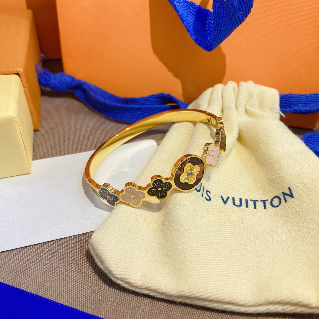 S256       LV bracelet 106934