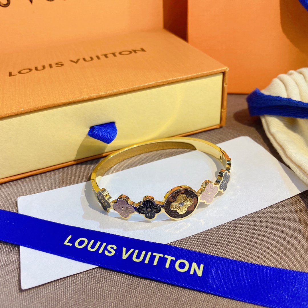 S256       LV bracelet 106934