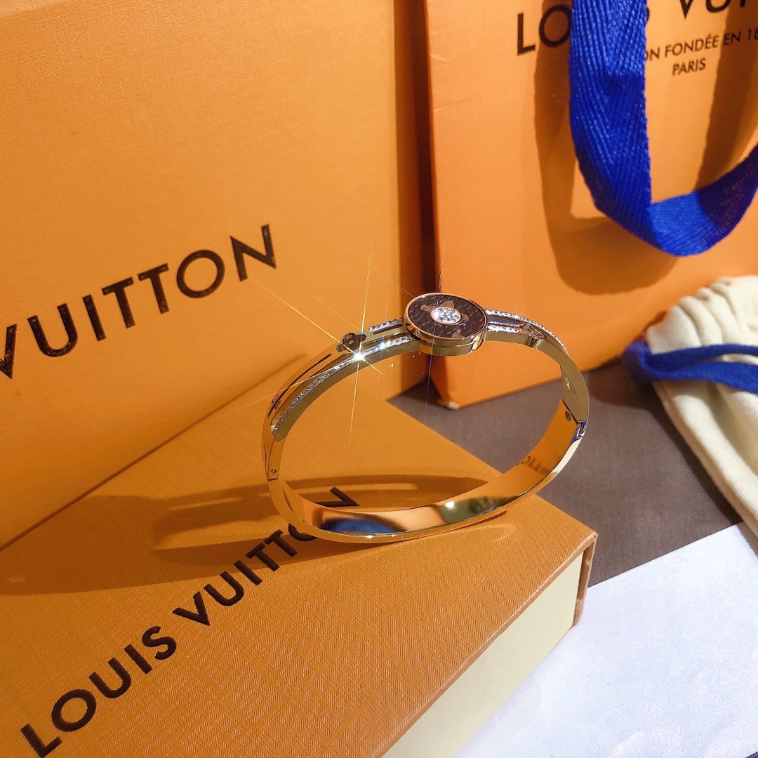 S259       LV bracelet 106940