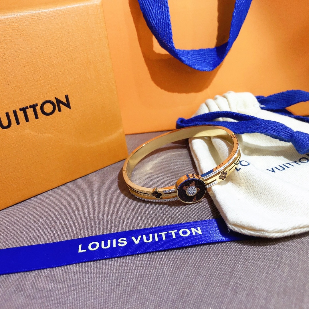 S259       LV bracelet 106940
