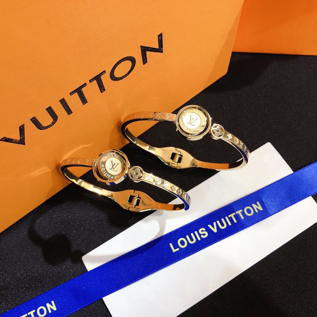 S282    LV Bracelet 107642