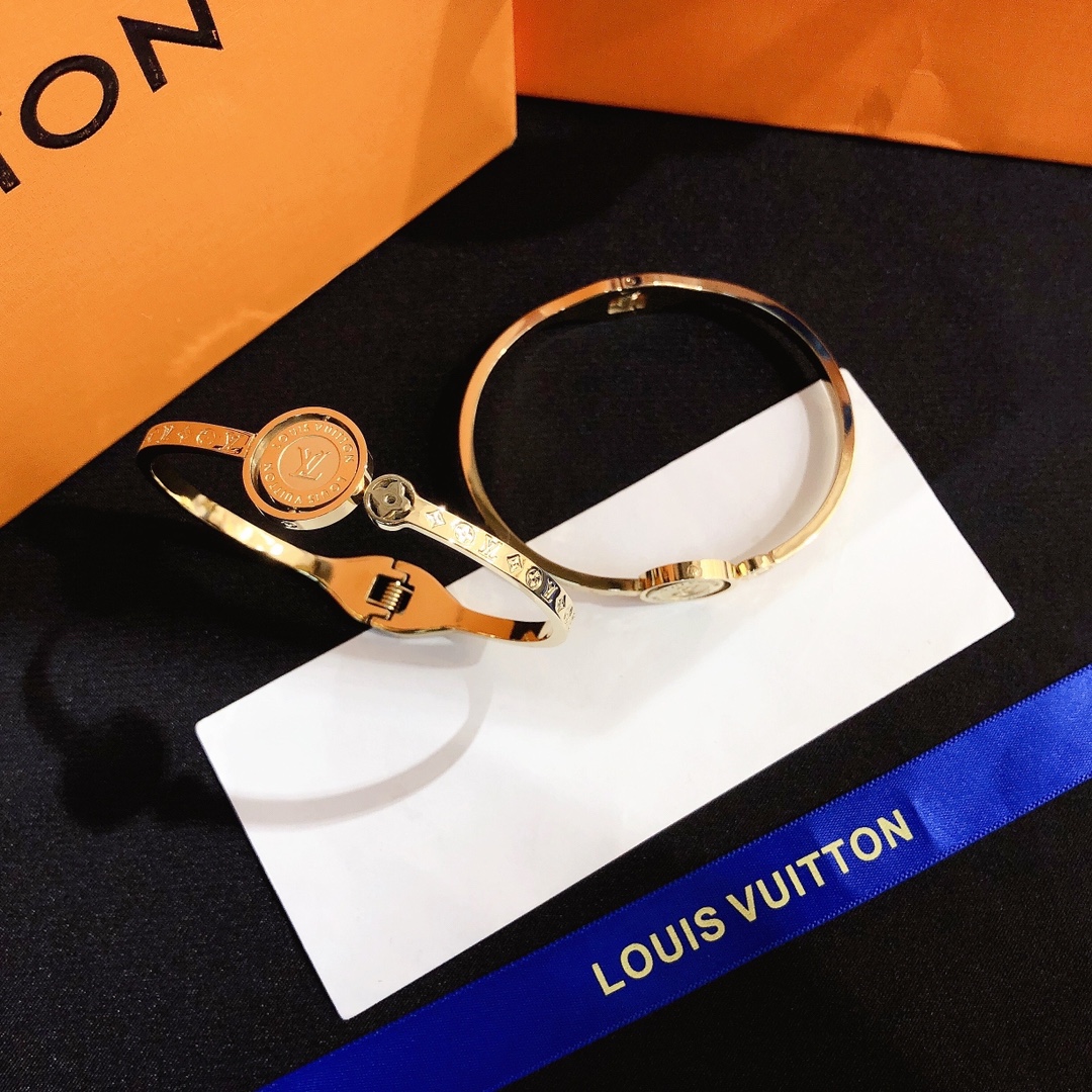 S282    LV Bracelet 107642