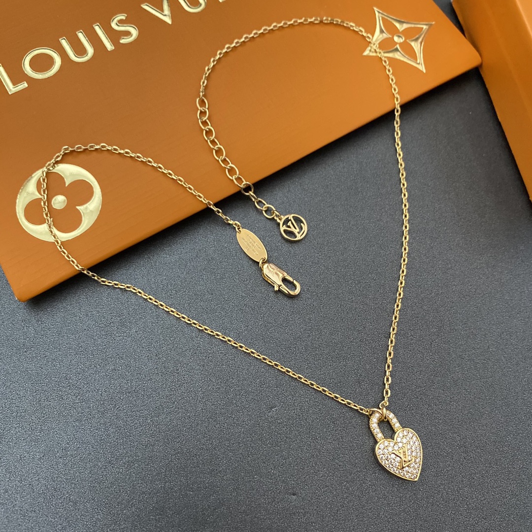 B070 LV necklace 104489