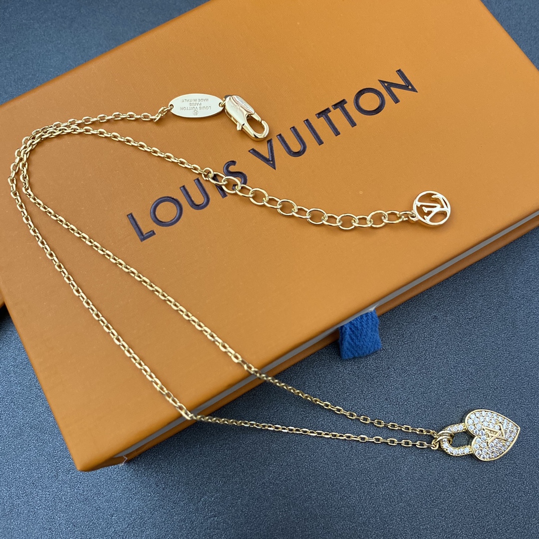 B070 LV necklace 104489