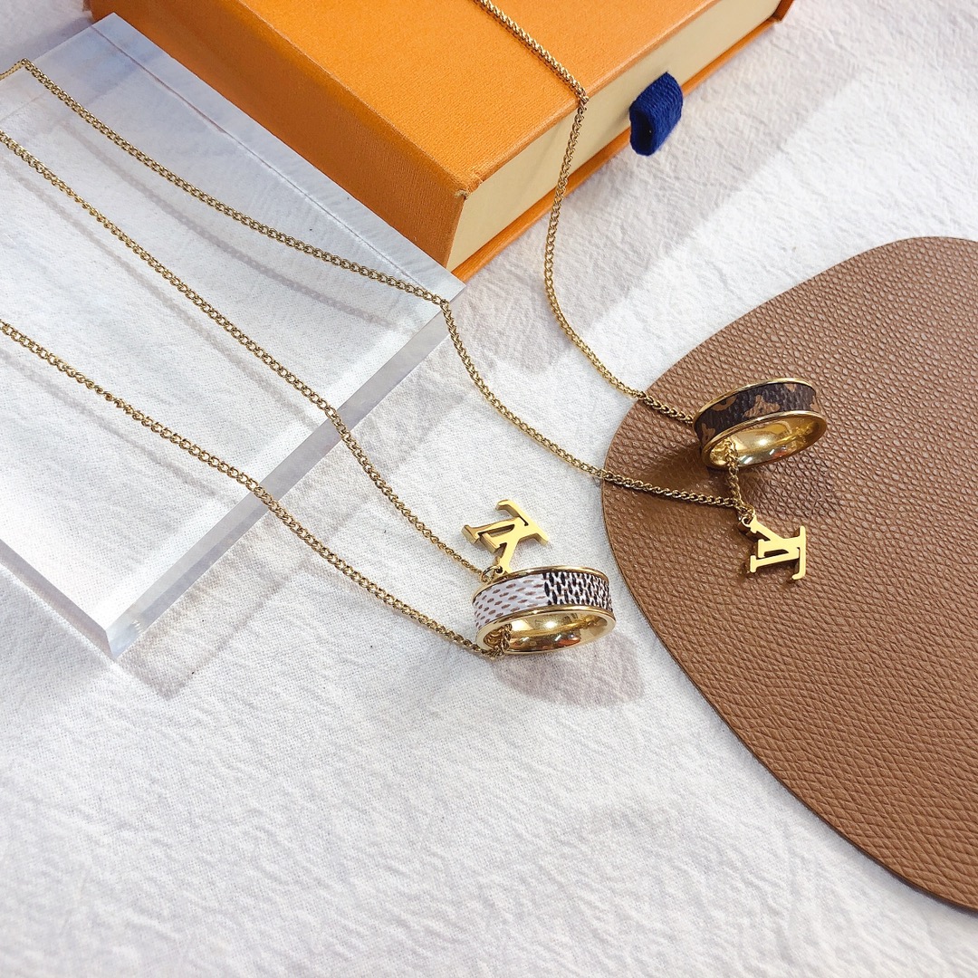 LV necklace 105027