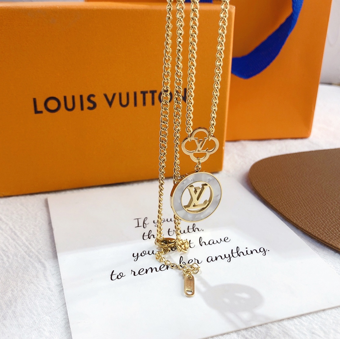 LV necklace 105045