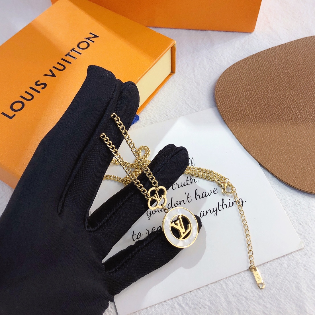 LV necklace 105045