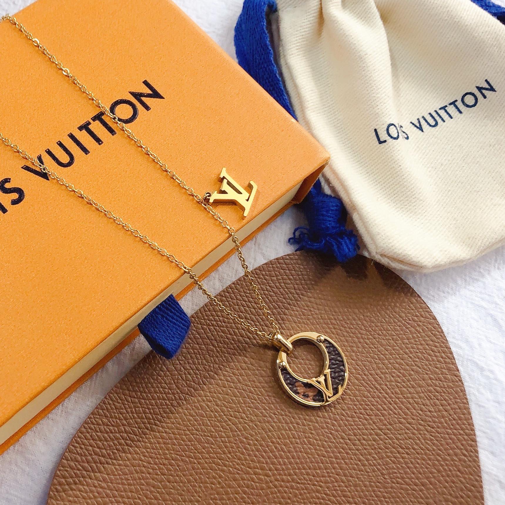 LV necklace 105047