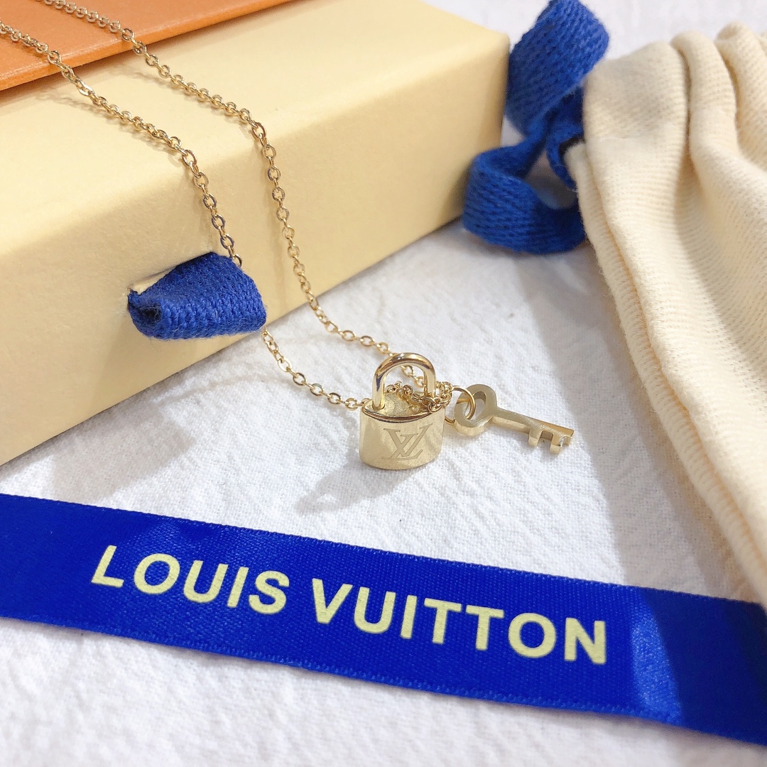 X328     LV necklace 106321