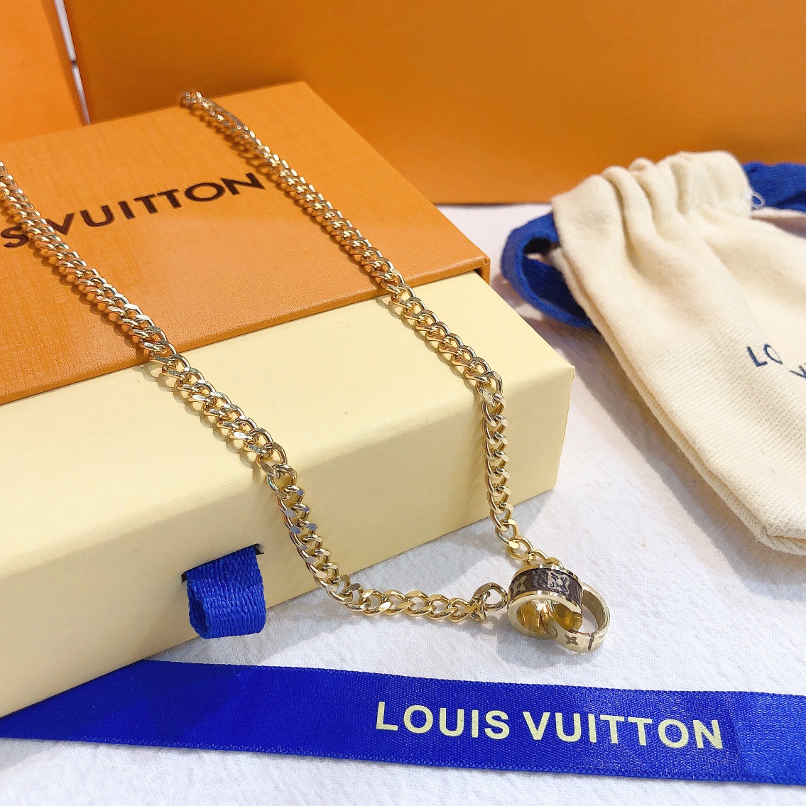 LV necklace 106345