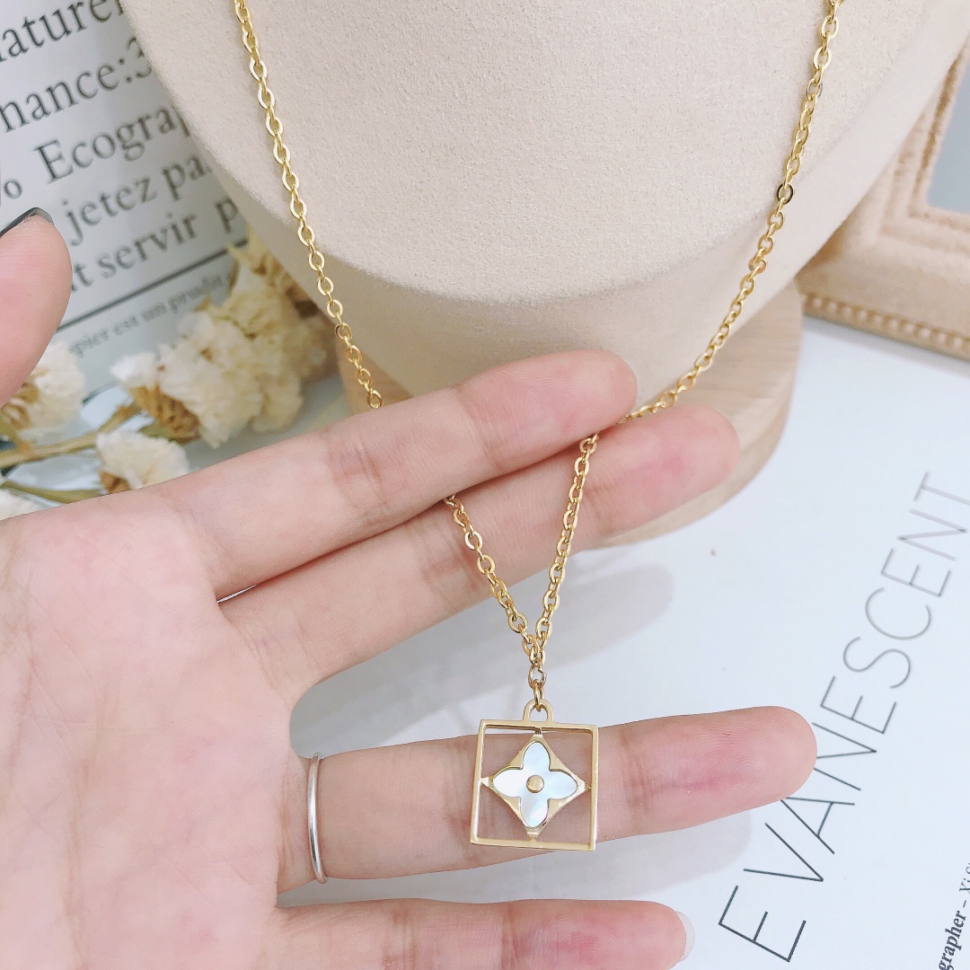 LV necklace 106484