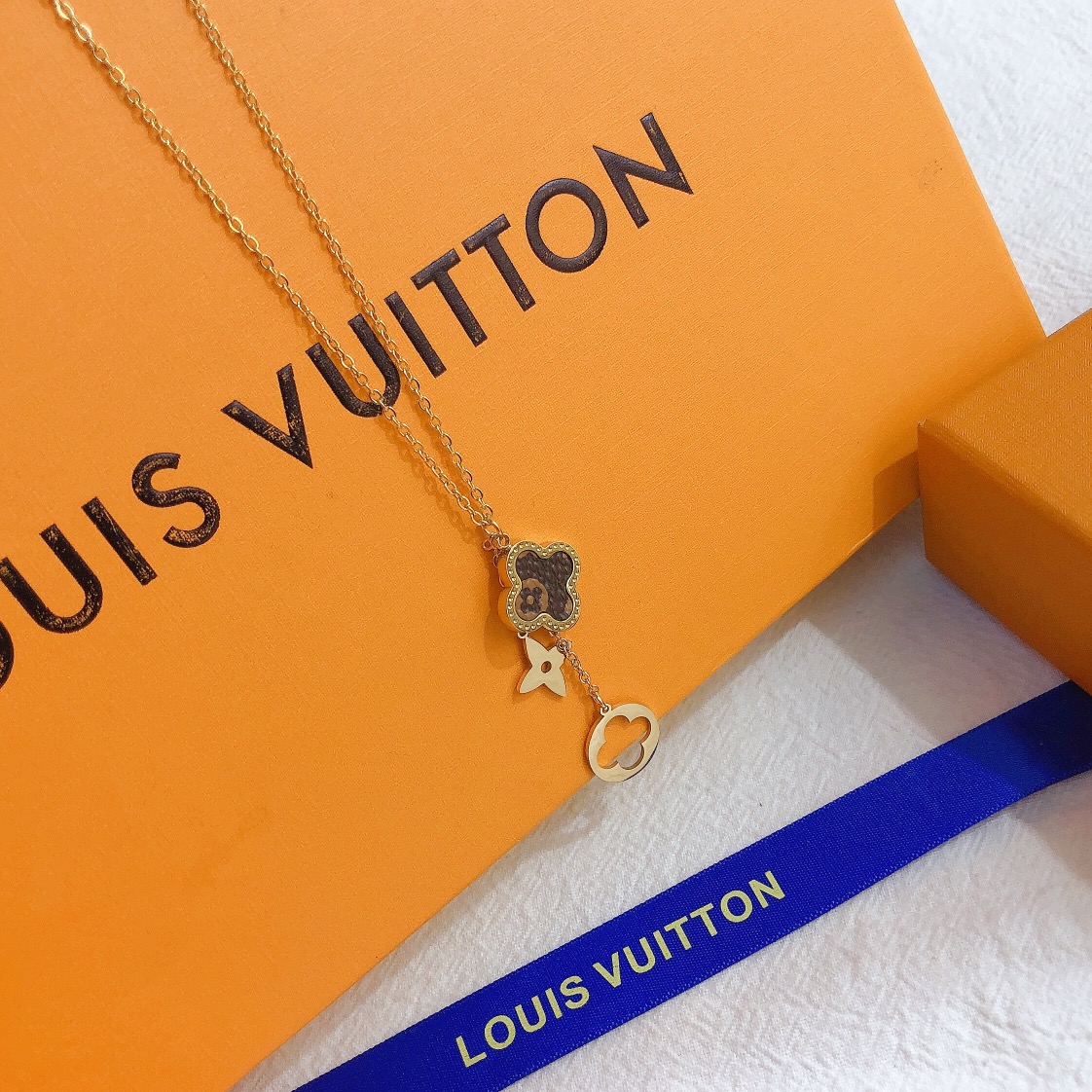 LV necklace 106520